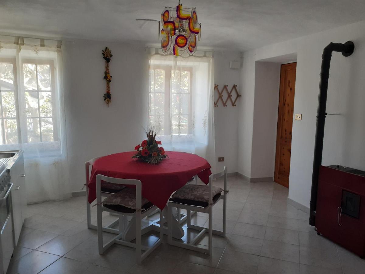 Casa Le Rondini Apartment Mezzenile Luaran gambar